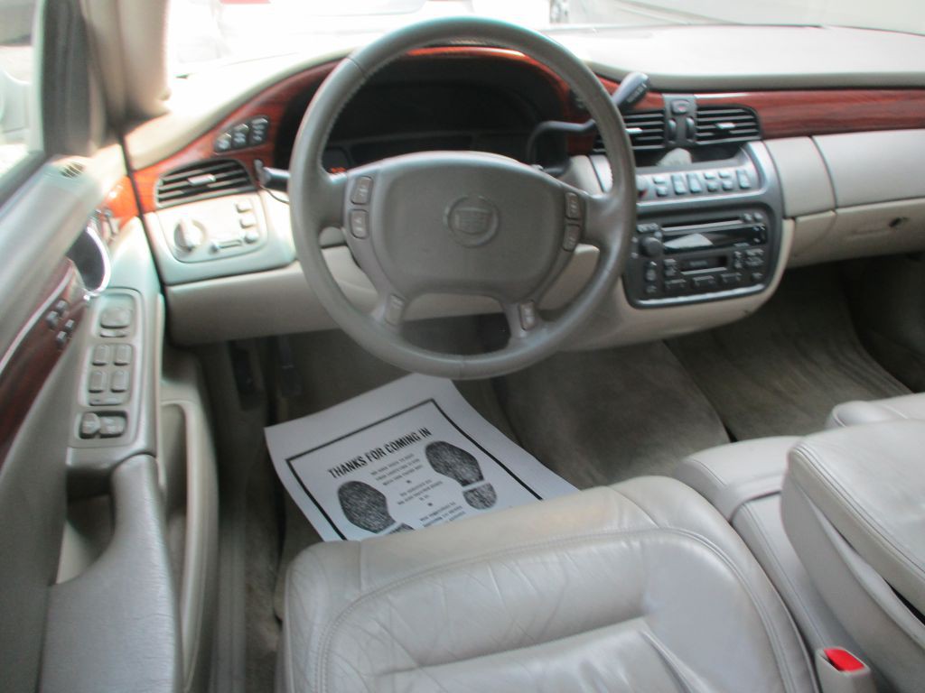2002 Cadillac DeVille Image 9