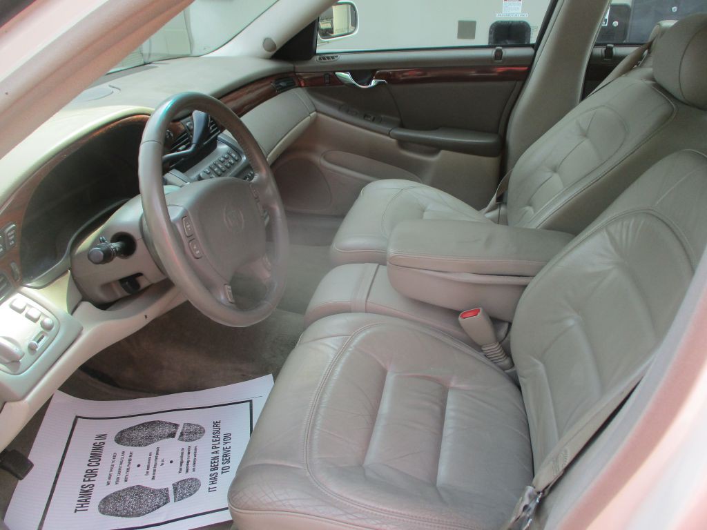 2002 Cadillac DeVille Image 12
