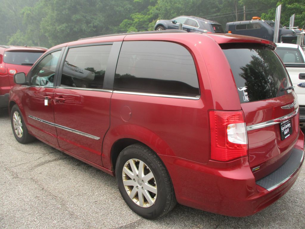2013 Chrysler Town & Country Image 5