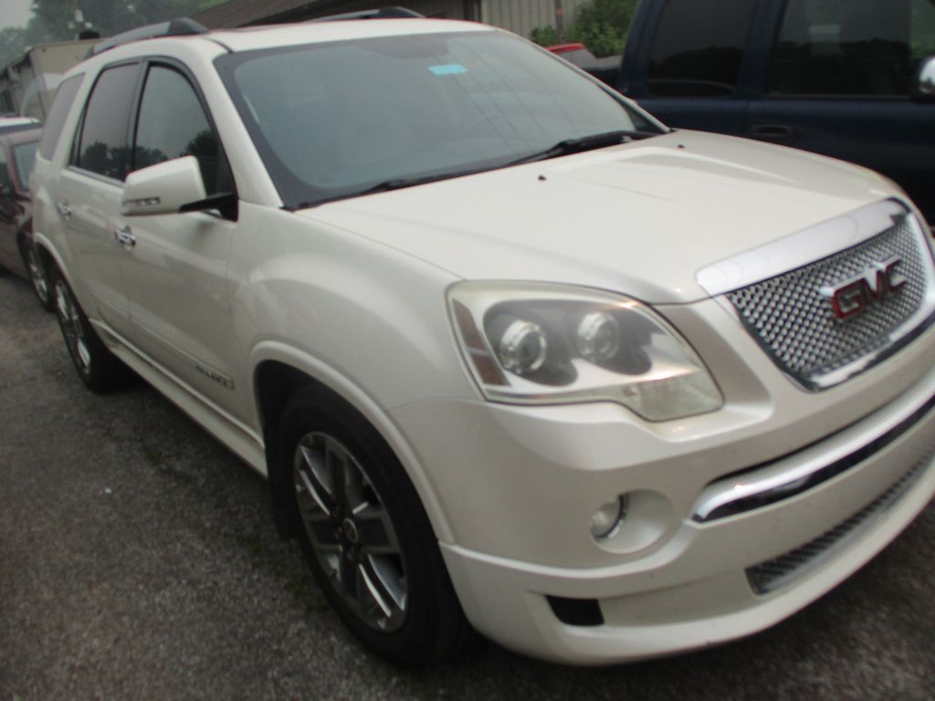 2011 GMC Acadia Image 2