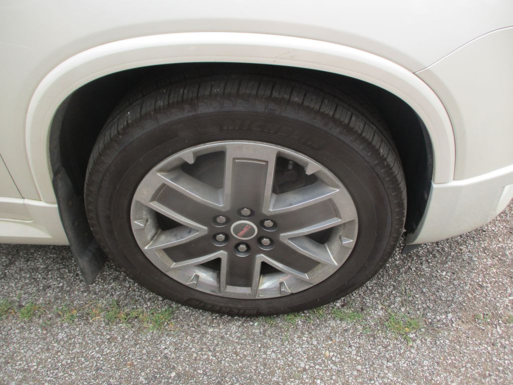 2011 GMC Acadia Image 3