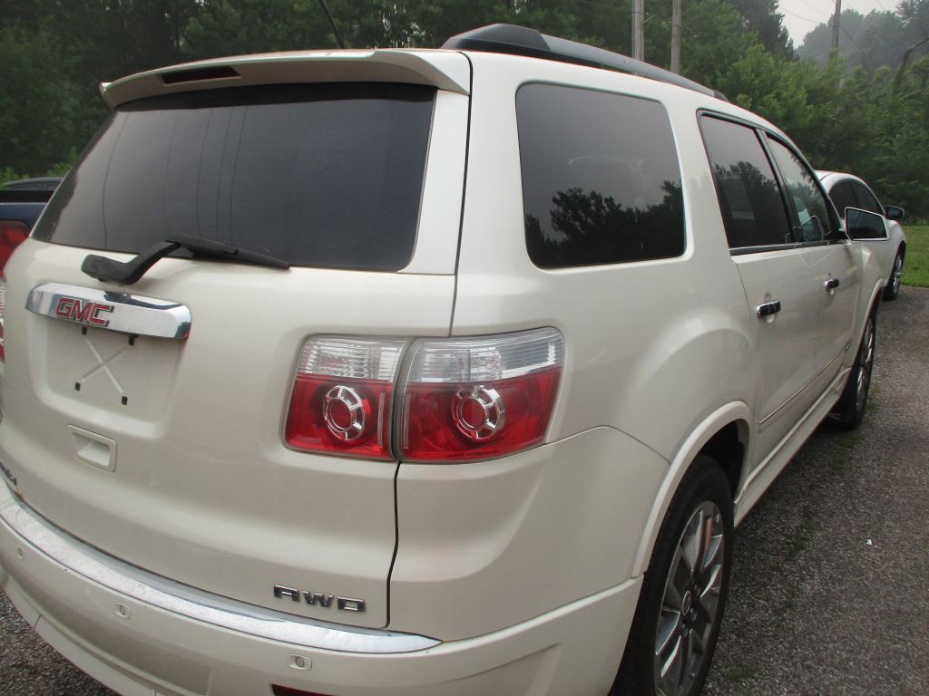 2011 GMC Acadia Image 4