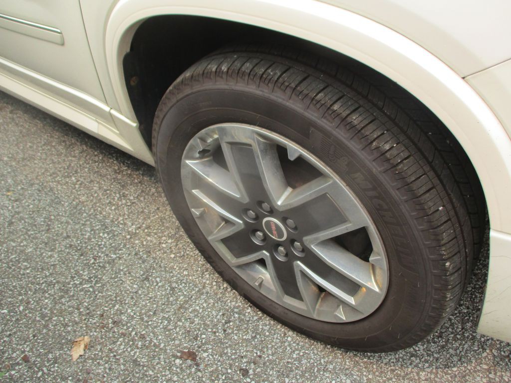 2011 GMC Acadia Image 6