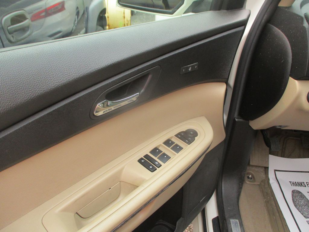 2011 GMC Acadia Image 9