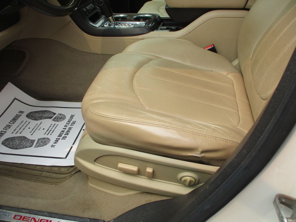 2011 GMC Acadia Image 10