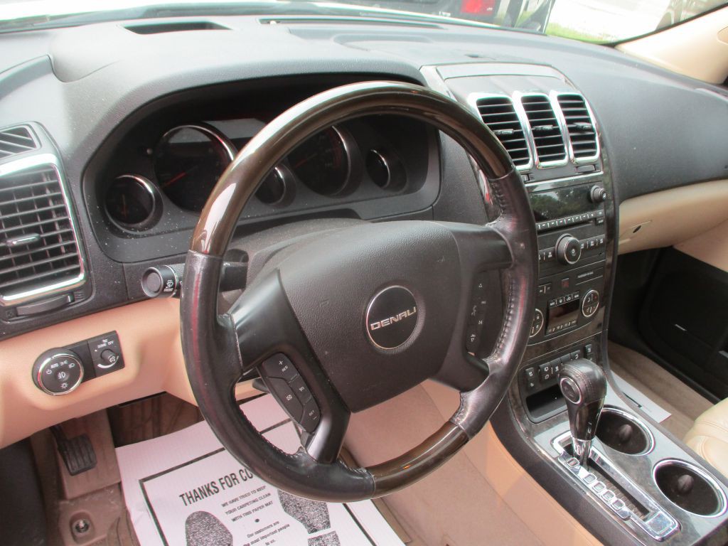 2011 GMC Acadia Image 12