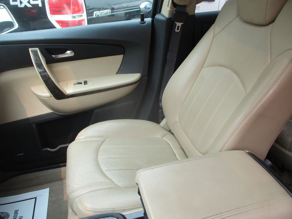 2011 GMC Acadia Image 13