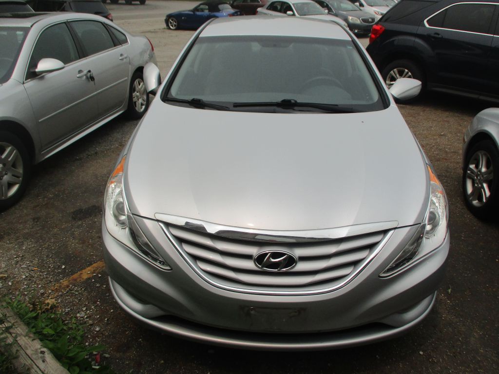 2013 Hyundai Sonata Image 2