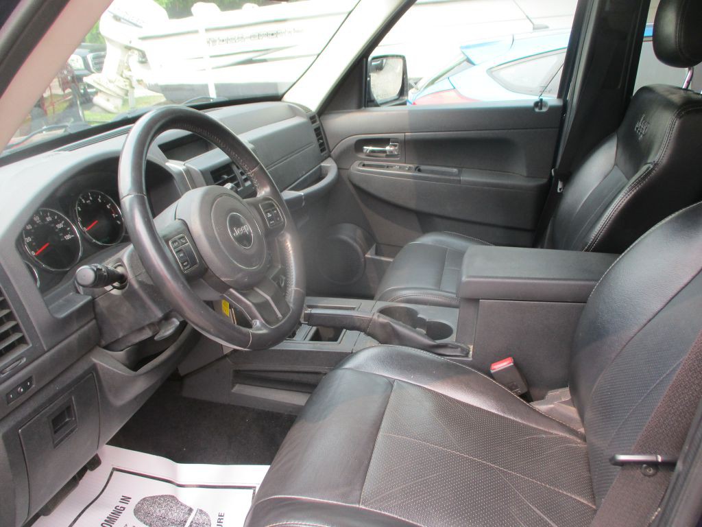 2012 Jeep Liberty Image 10