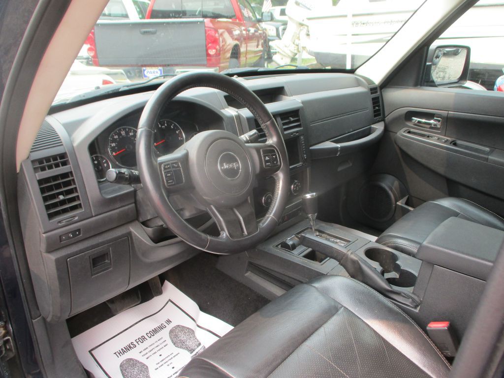 2012 Jeep Liberty Image 11