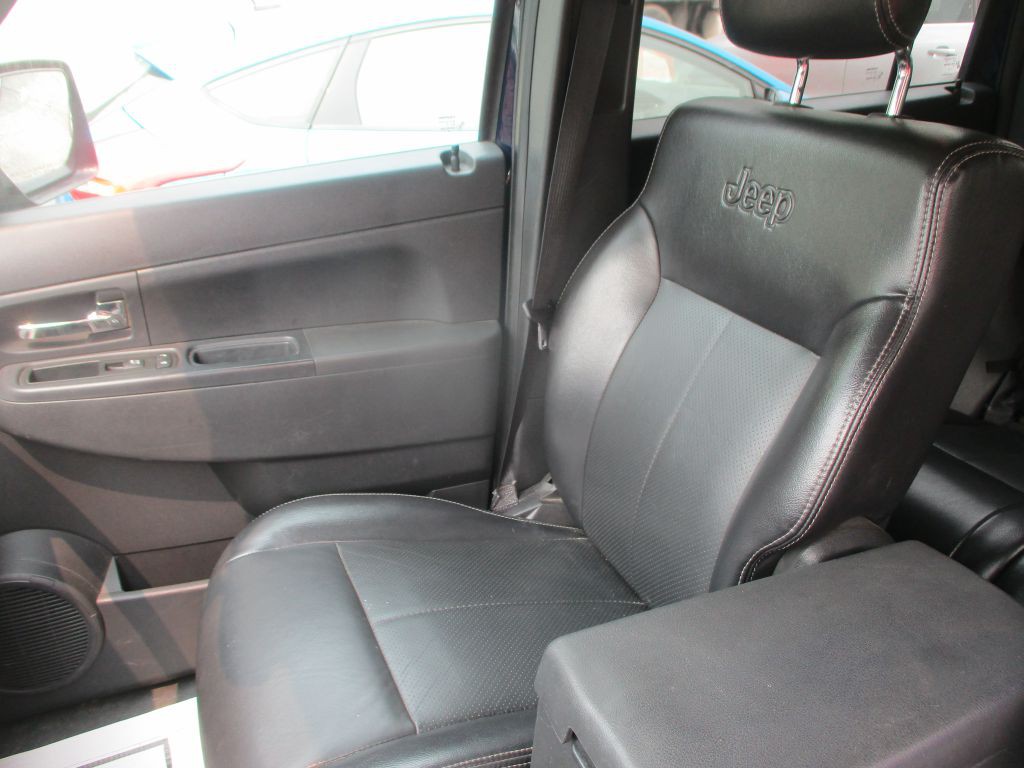 2012 Jeep Liberty Image 12
