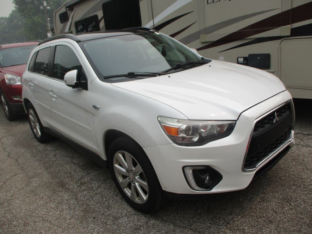2015 Mitsubishi Outlander Image 2