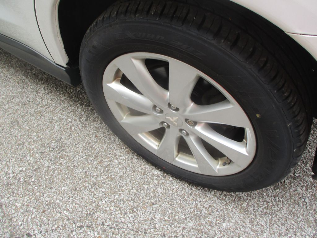 2015 Mitsubishi Outlander Image 6