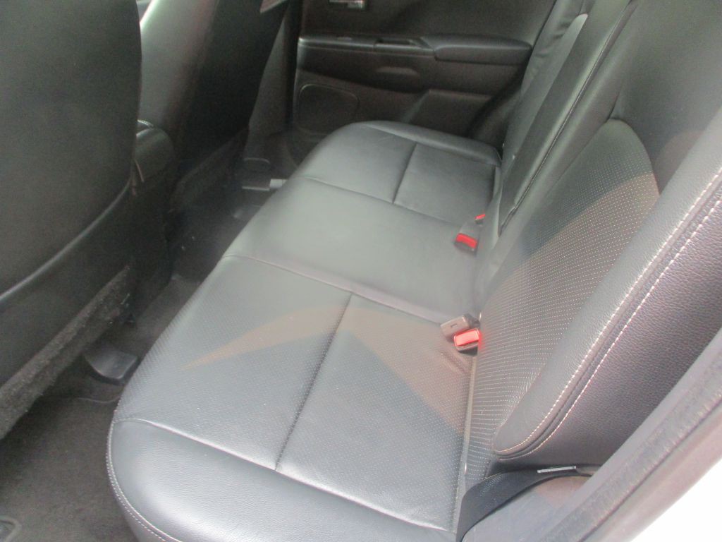 2015 Mitsubishi Outlander Image 7