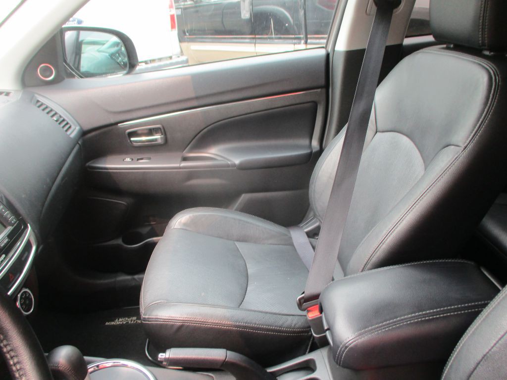 2015 Mitsubishi Outlander Image 12