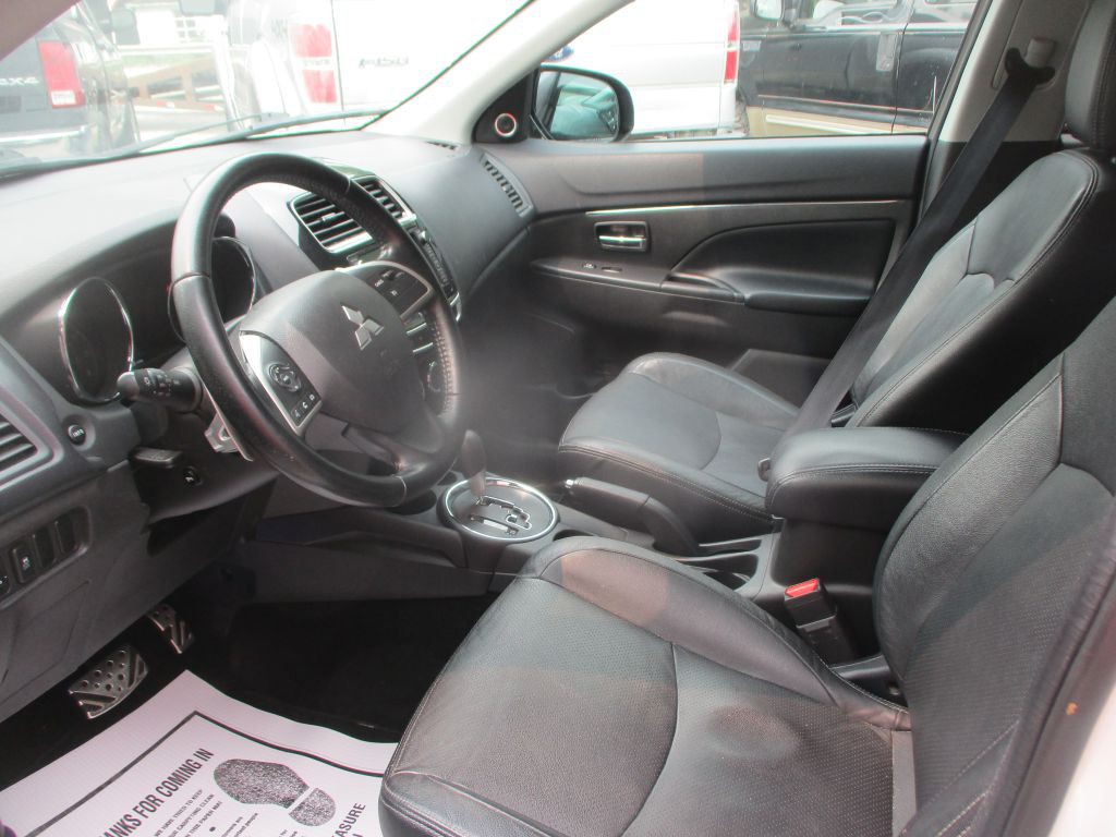 2015 Mitsubishi Outlander Image 13