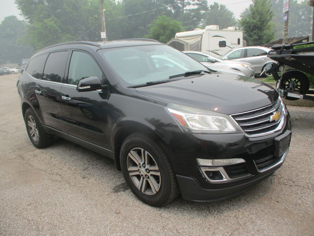 2017 Chevrolet Traverse Image 2
