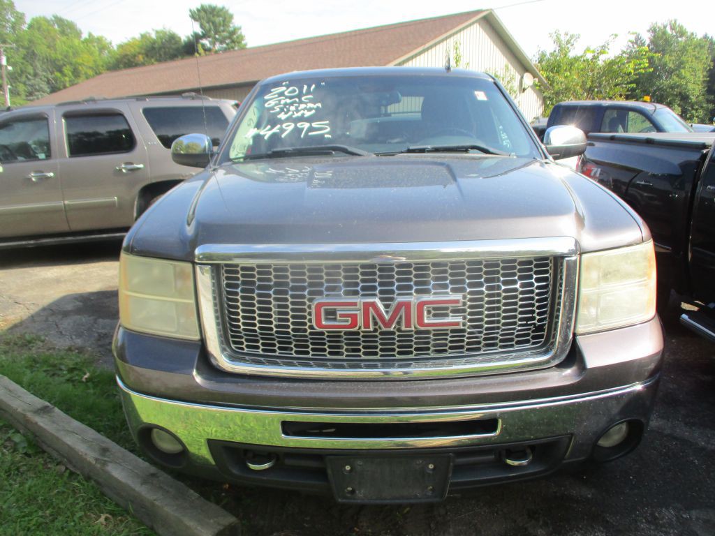 2011 GMC Sierra Image 2