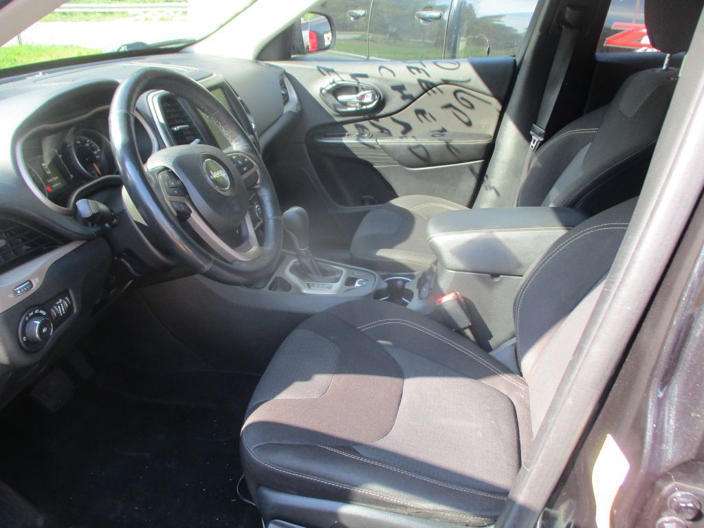 2016 Jeep Cherokee Image 10