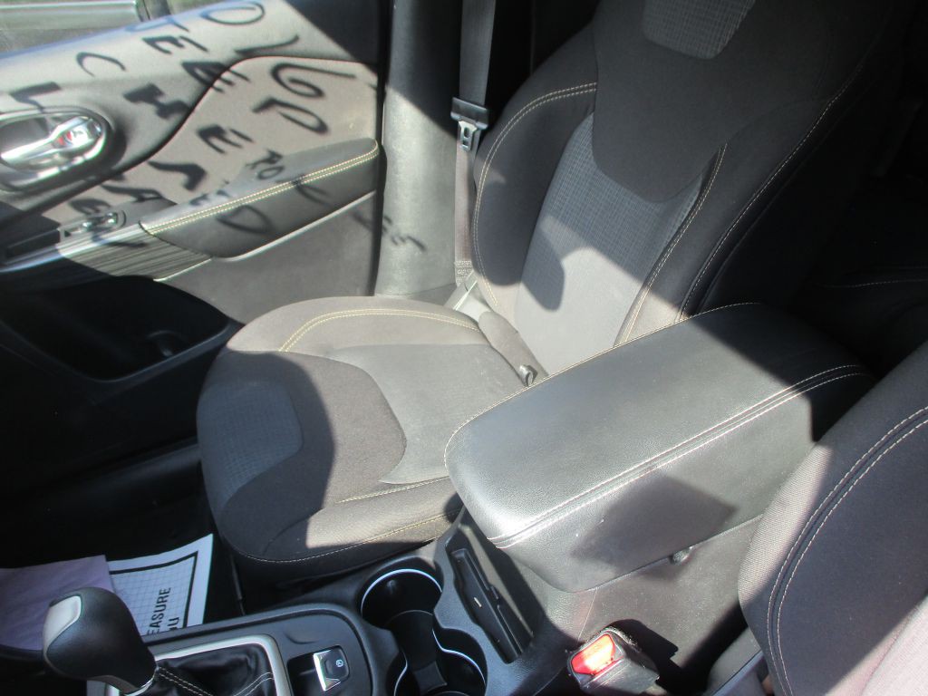 2016 Jeep Cherokee Image 11