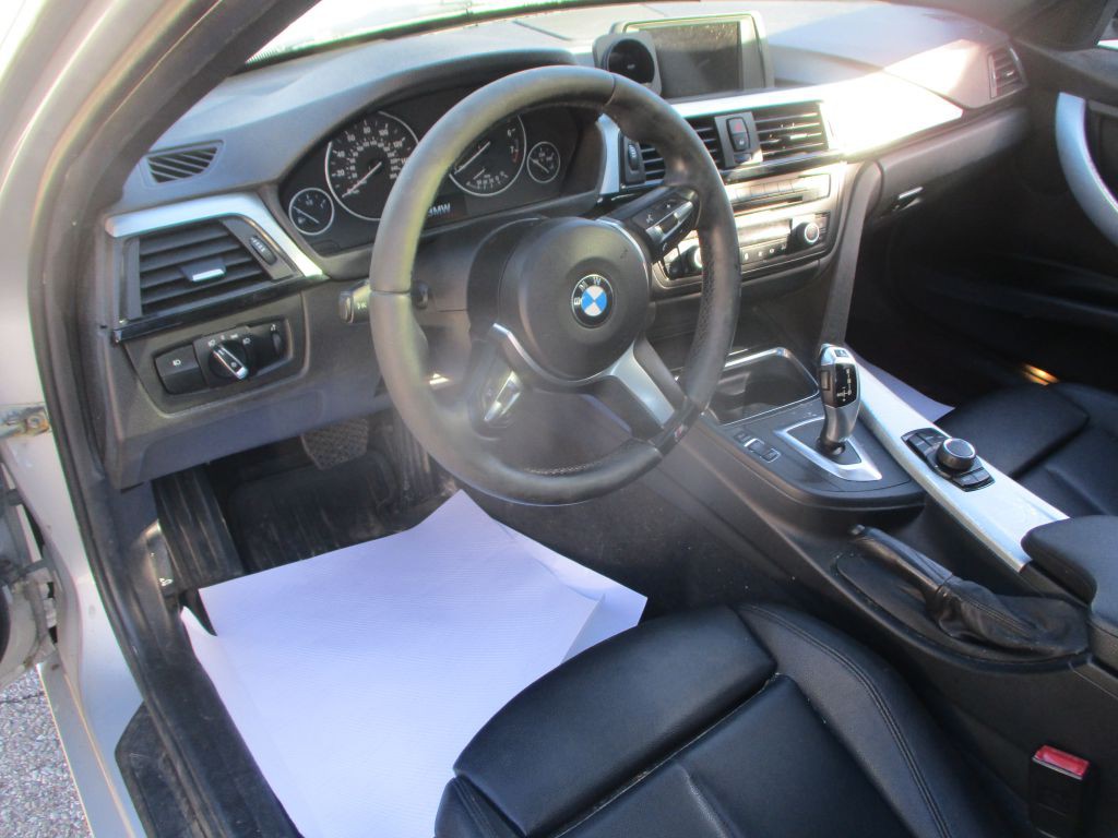 2015 BMW 3 Series Image 9