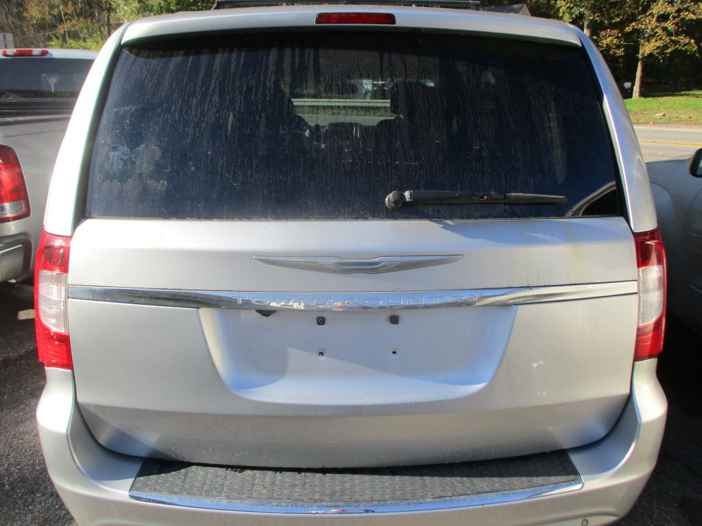 2012 Chrysler Town & Country Image 5