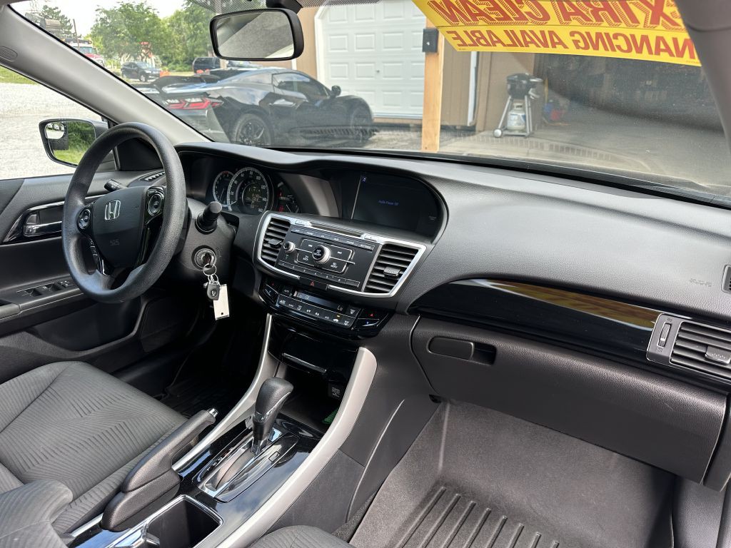 2017 Honda Accord Image 16