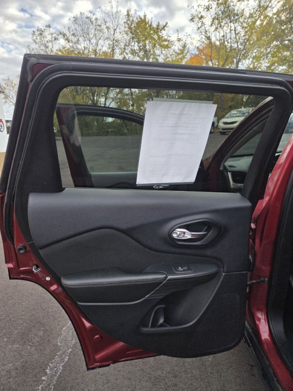 2016 Jeep Cherokee Image 9