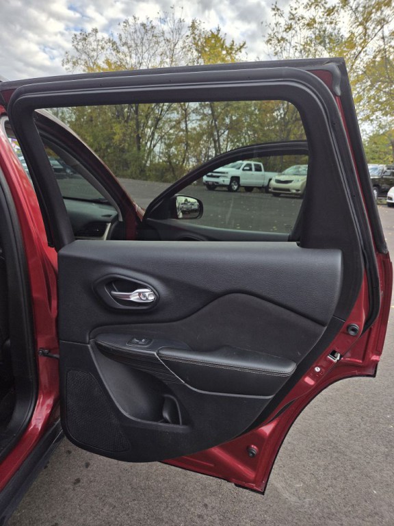 2016 Jeep Cherokee Image 11