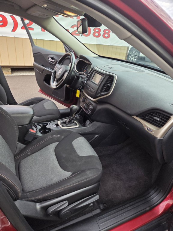 2016 Jeep Cherokee Image 12