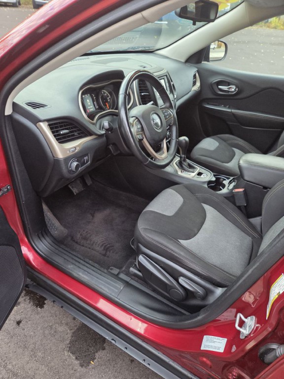 2016 Jeep Cherokee Image 18