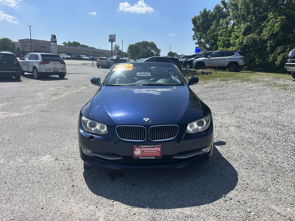 2013 BMW 3 Series Image 2