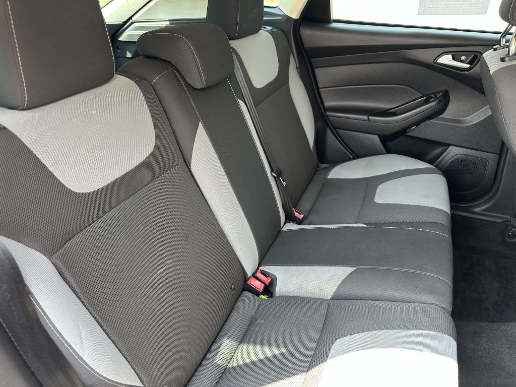 2012 Ford Focus Image 17