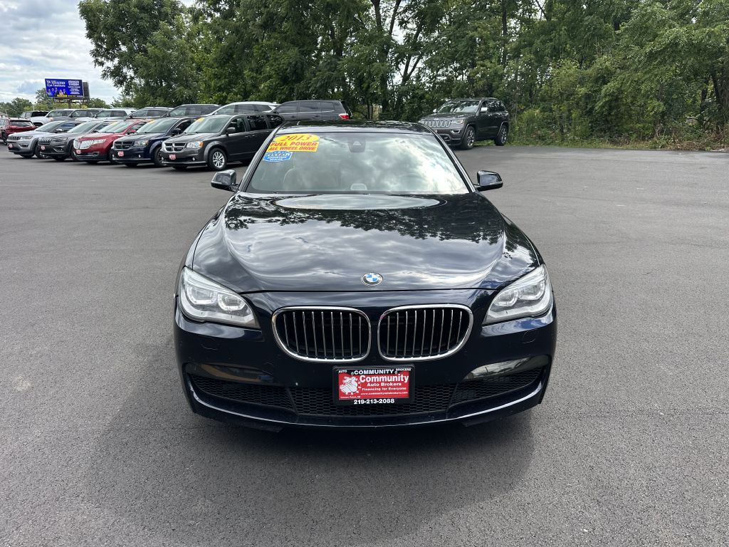 2013 BMW 7 Series Image 2