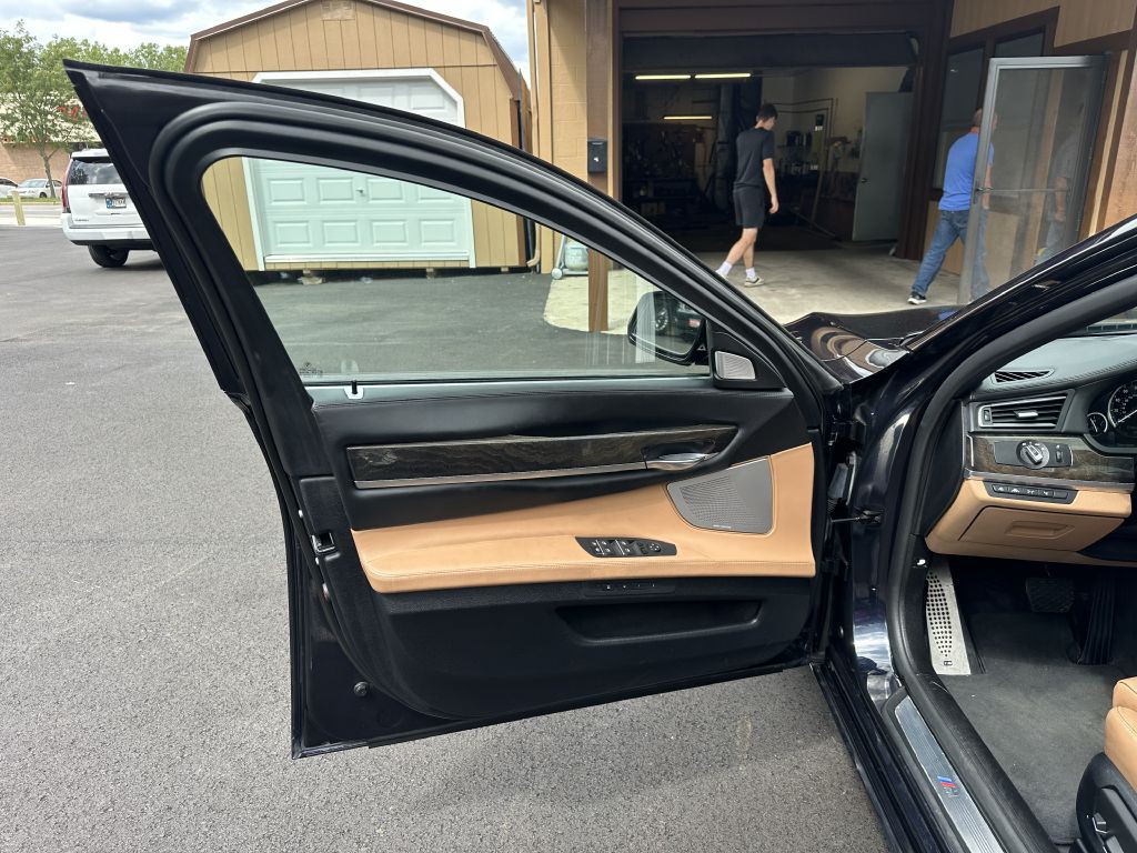 2013 BMW 7 Series Image 6