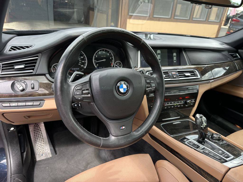 2013 BMW 7 Series Image 7