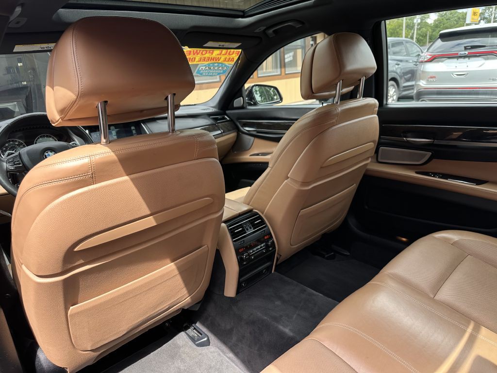 2013 BMW 7 Series Image 12