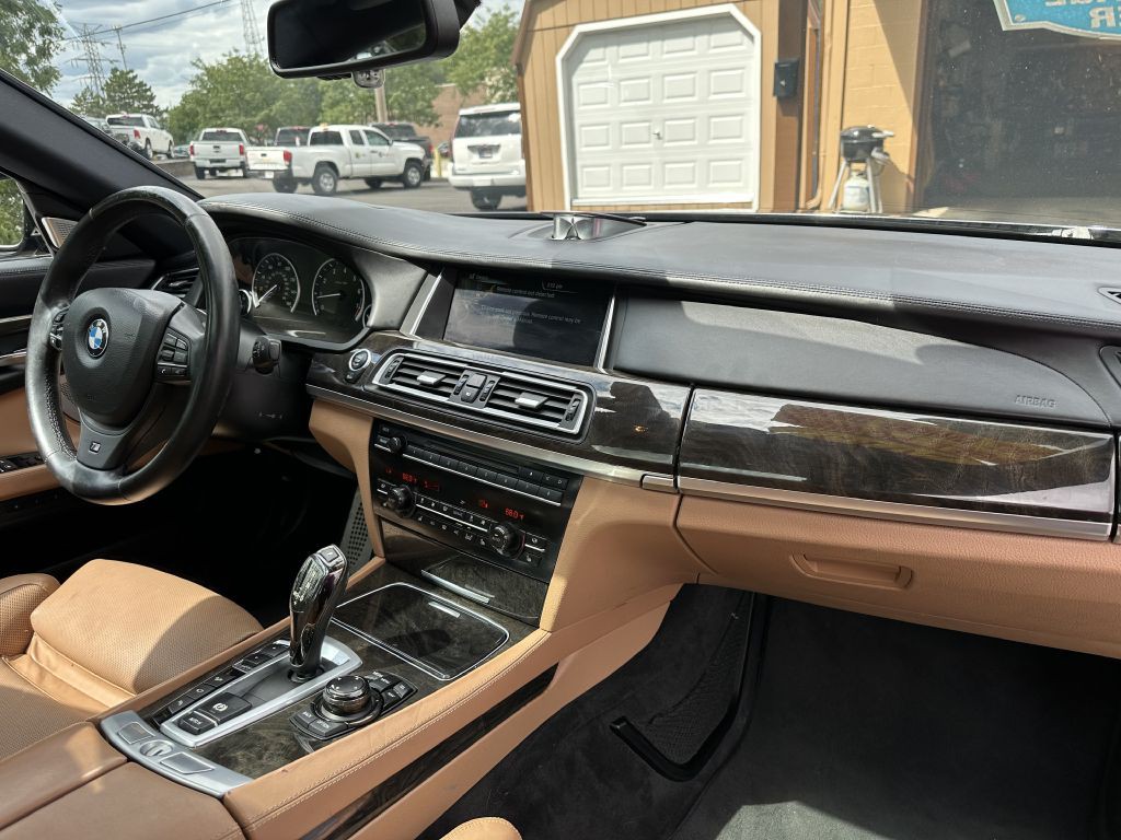 2013 BMW 7 Series Image 16