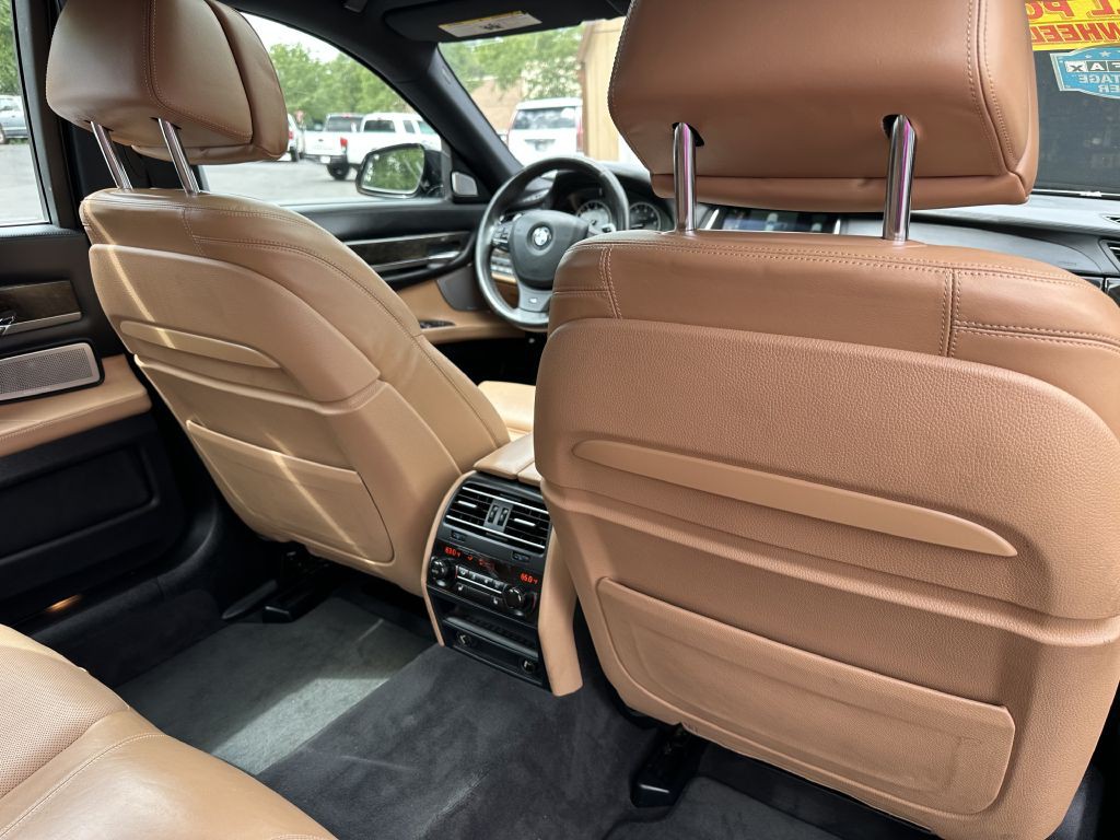 2013 BMW 7 Series Image 19