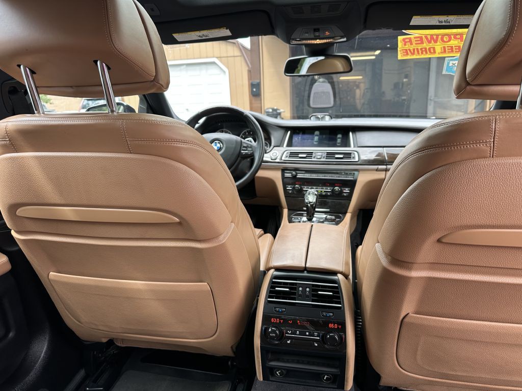2013 BMW 7 Series Image 22