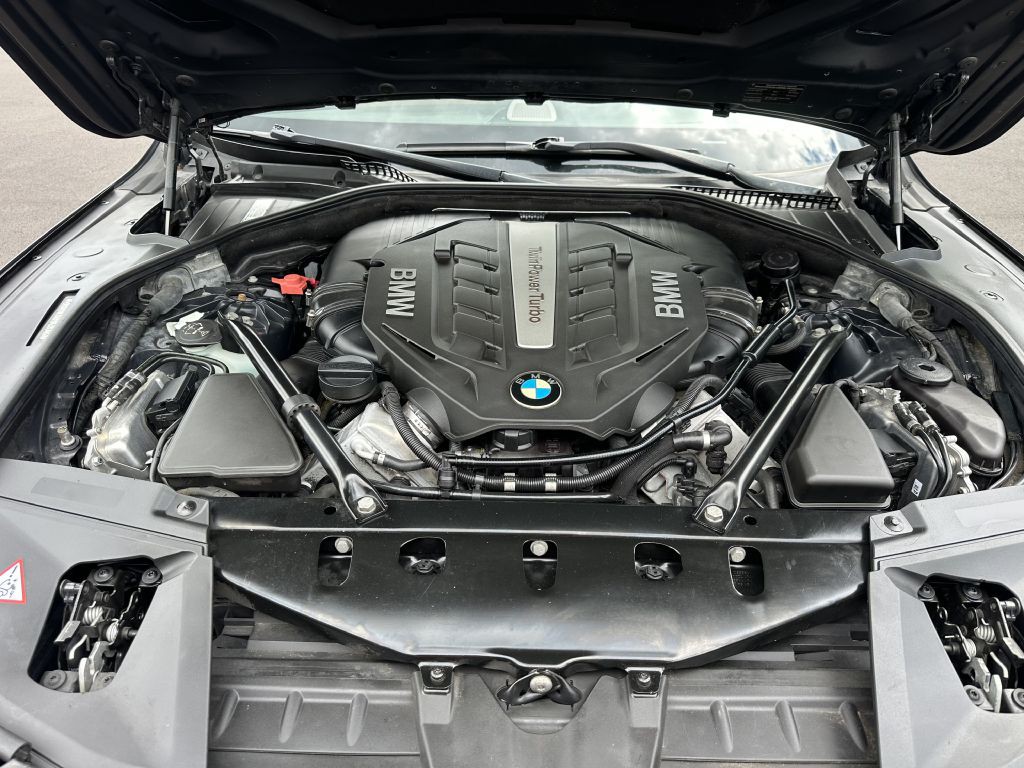 2013 BMW 7 Series Image 23