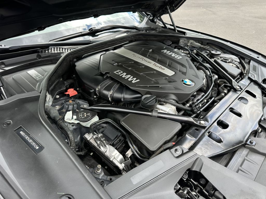 2013 BMW 7 Series Image 24