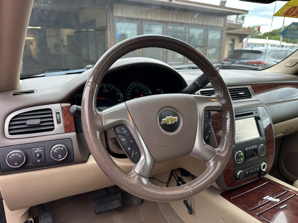 2012 Chevrolet Avalanche Image 8