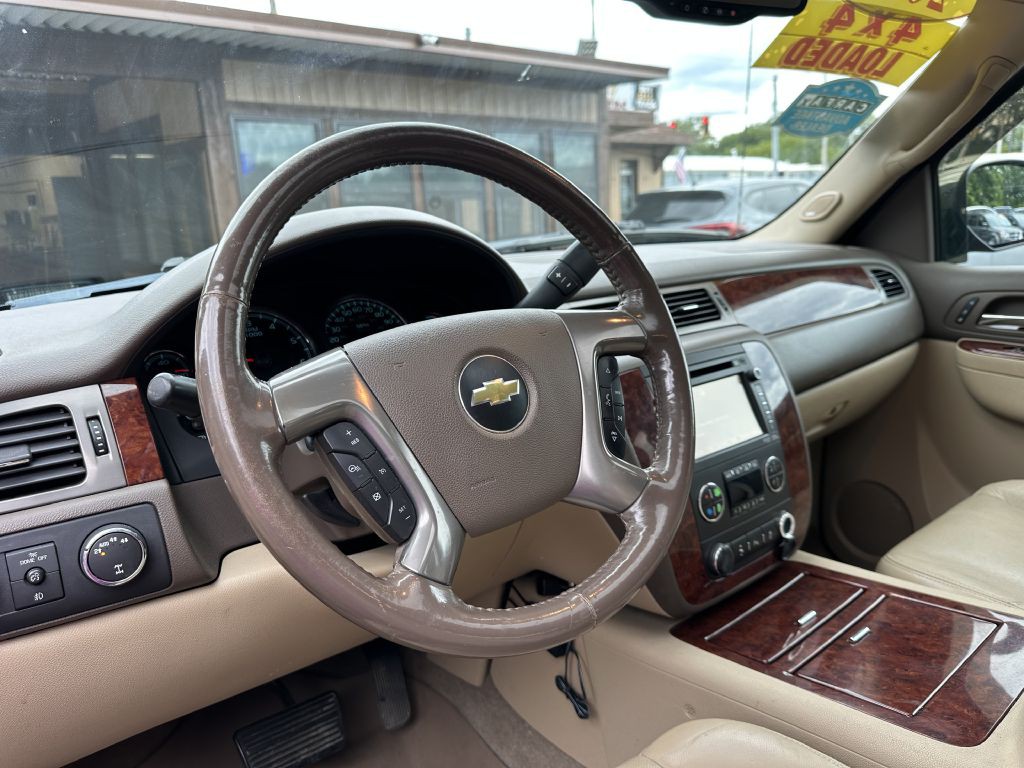 2012 Chevrolet Avalanche Image 10