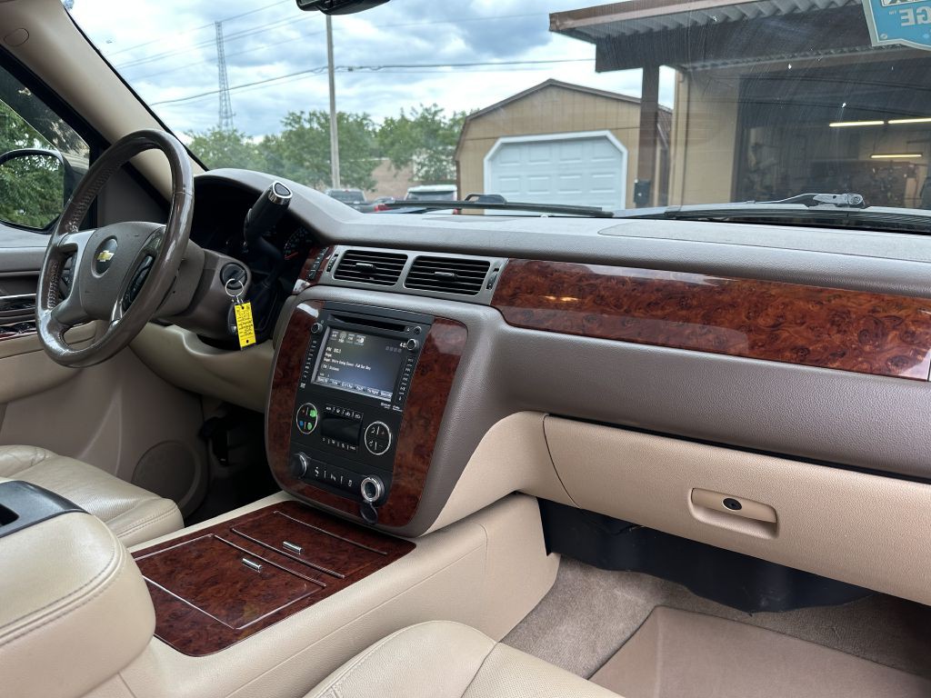 2012 Chevrolet Avalanche Image 17