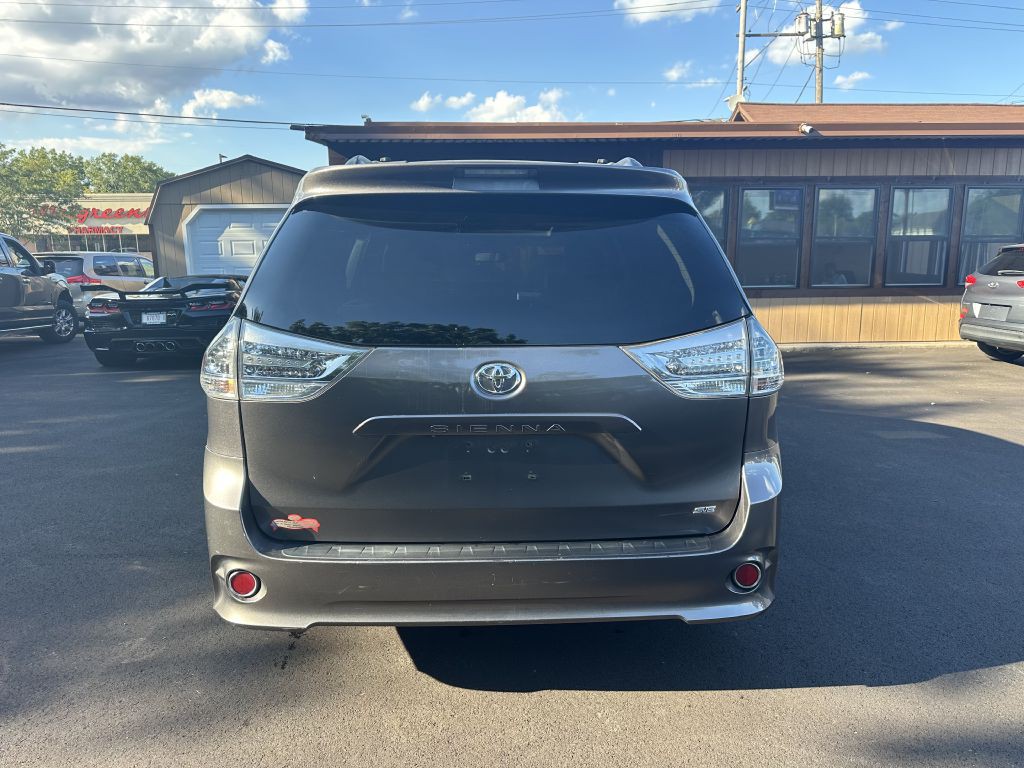 2015 Toyota Sienna Image 4