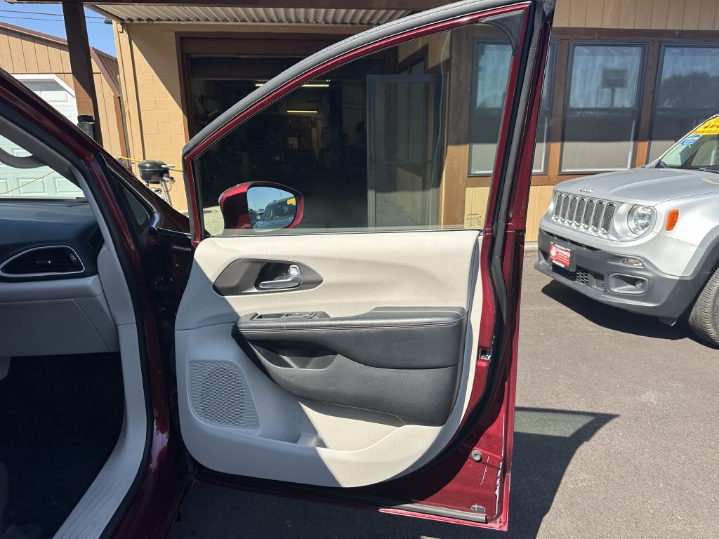 2020 Chrysler Pacifica Image 18