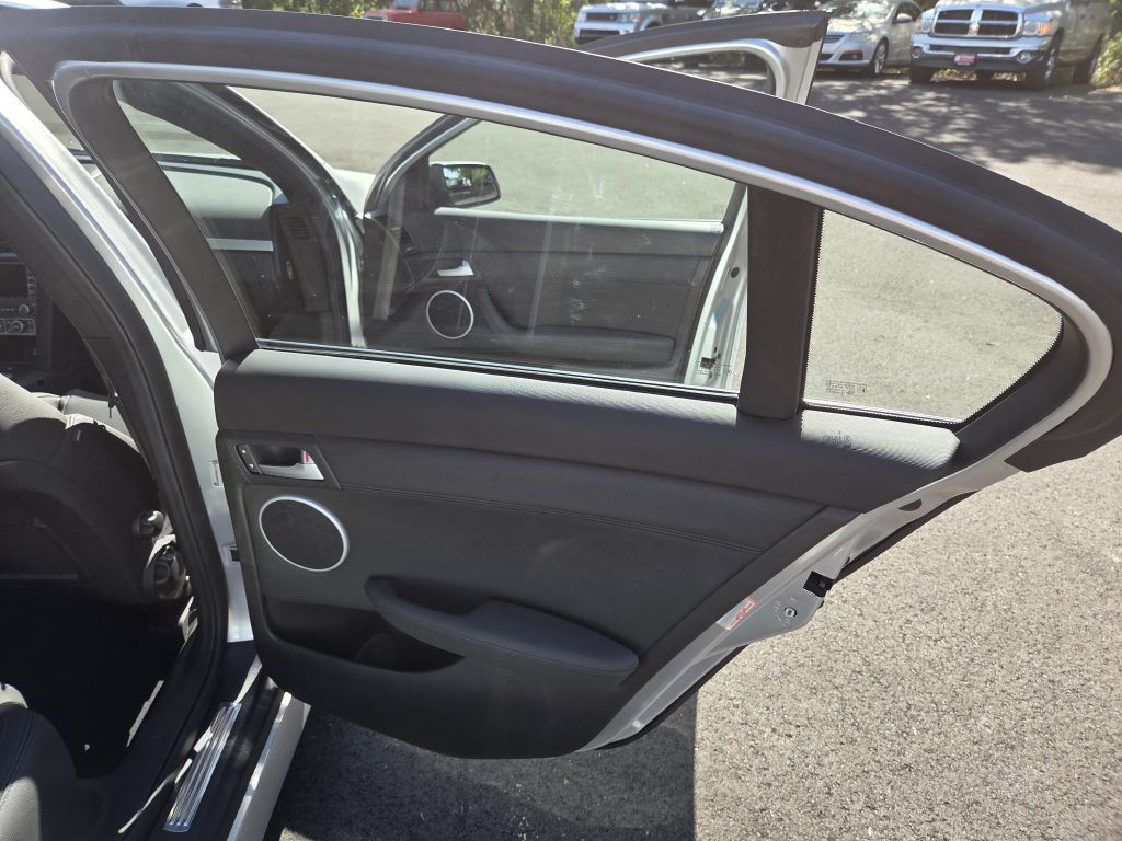 2009 Pontiac G8 Image 10