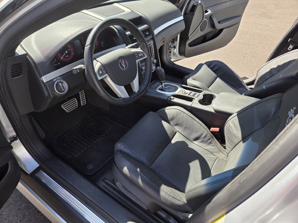 2009 Pontiac G8 Image 11