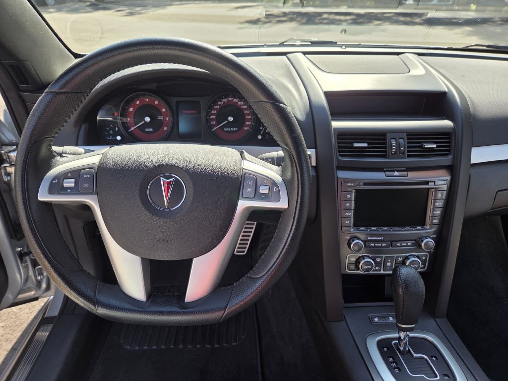 2009 Pontiac G8 Image 12